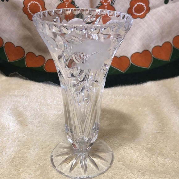 Footed Crystal Vase - Rose Stem & Flower Design 8”x4.25” - Picture 3 of 6
